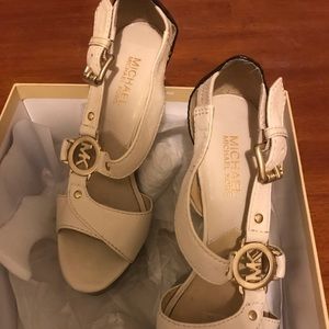 Michael Kors sandal 7.5 like new